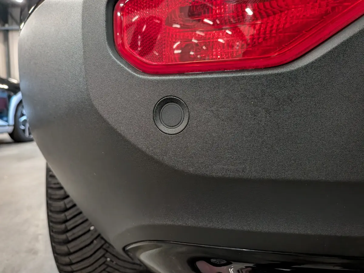 Recharge Core 69 kWh | Panorama dak | Stoel- Stuurverwarming | Warmtepomp | Keyless | Apple Carplay/Android Auto | Achteruitrijcamera | Apple Carplay/Android Auto|telefoonintegratie premium 