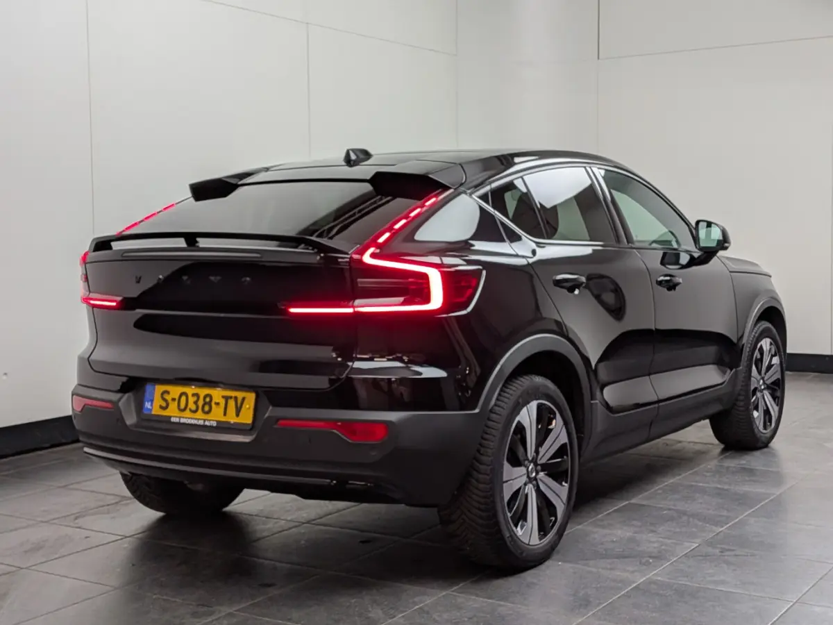 Recharge Core 69 kWh | Panorama dak | Stoel- Stuurverwarming | Warmtepomp | Keyless | Apple Carplay/Android Auto | Achteruitrijcamera | Apple Carplay/Android Auto|telefoonintegratie premium 