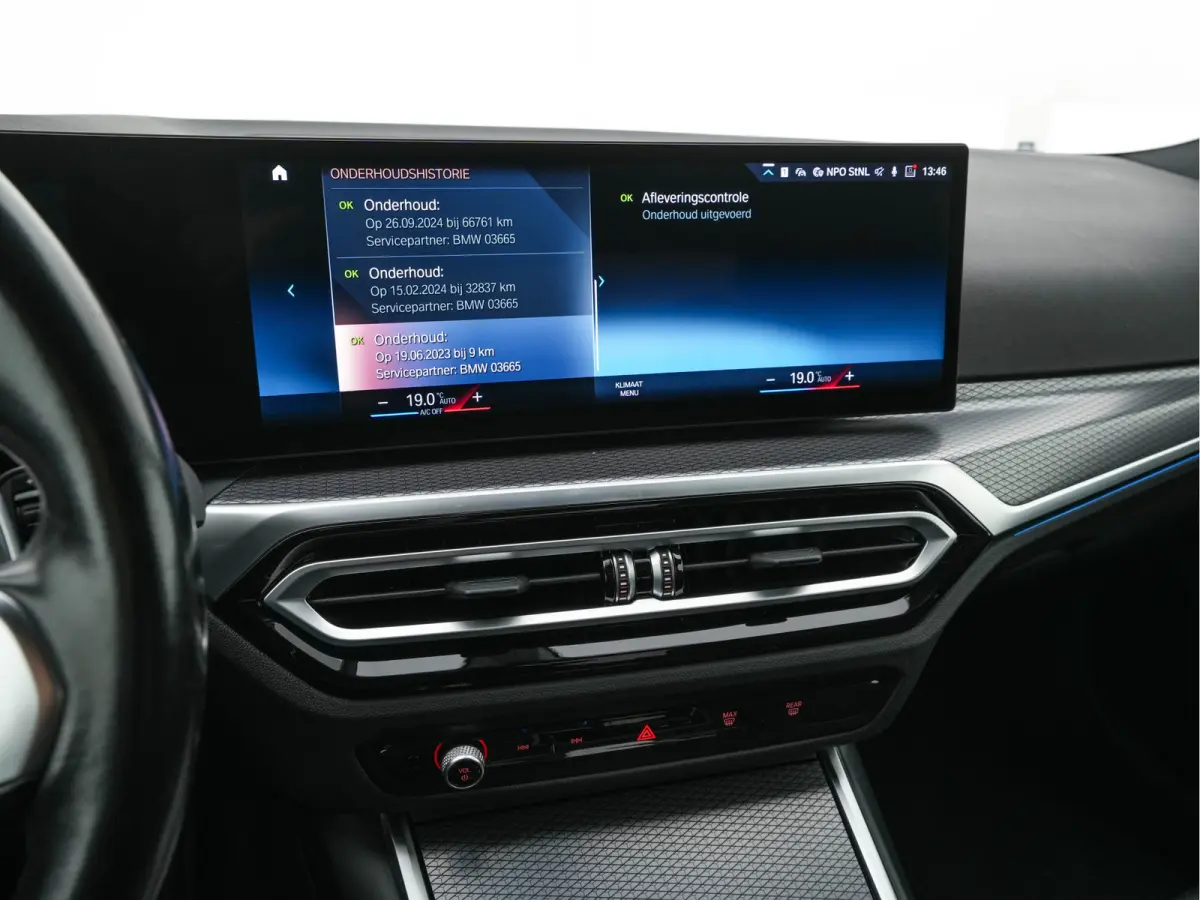 320e M-Sportpack (Plug-in) (INCL.BTW) *LEATHER-MICROFIBRE | FULL-LED | SPORTSEATS | WIDESCREEN-DIGI-COCKPIT | AMBIENT-LIGHT | DAB+ | PRIVACY-GLASS | NAVI-FULLMAP | ECC | PDC | 18''ALU*