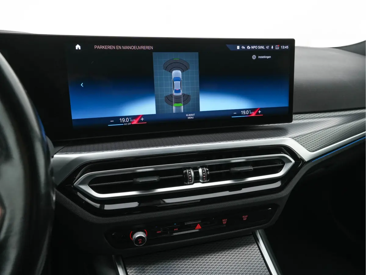 320e M-Sportpack (Plug-in) (INCL.BTW) *LEATHER-MICROFIBRE | FULL-LED | SPORTSEATS | WIDESCREEN-DIGI-COCKPIT | AMBIENT-LIGHT | DAB+ | PRIVACY-GLASS | NAVI-FULLMAP | ECC | PDC | 18''ALU*
