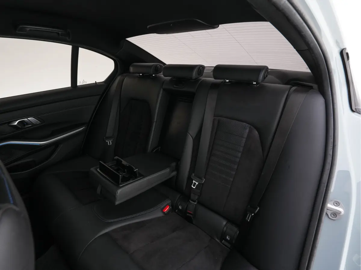 320e M-Sportpack (Plug-in) (INCL.BTW) *LEATHER-MICROFIBRE | FULL-LED | SPORTSEATS | WIDESCREEN-DIGI-COCKPIT | AMBIENT-LIGHT | DAB+ | PRIVACY-GLASS | NAVI-FULLMAP | ECC | PDC | 18''ALU*