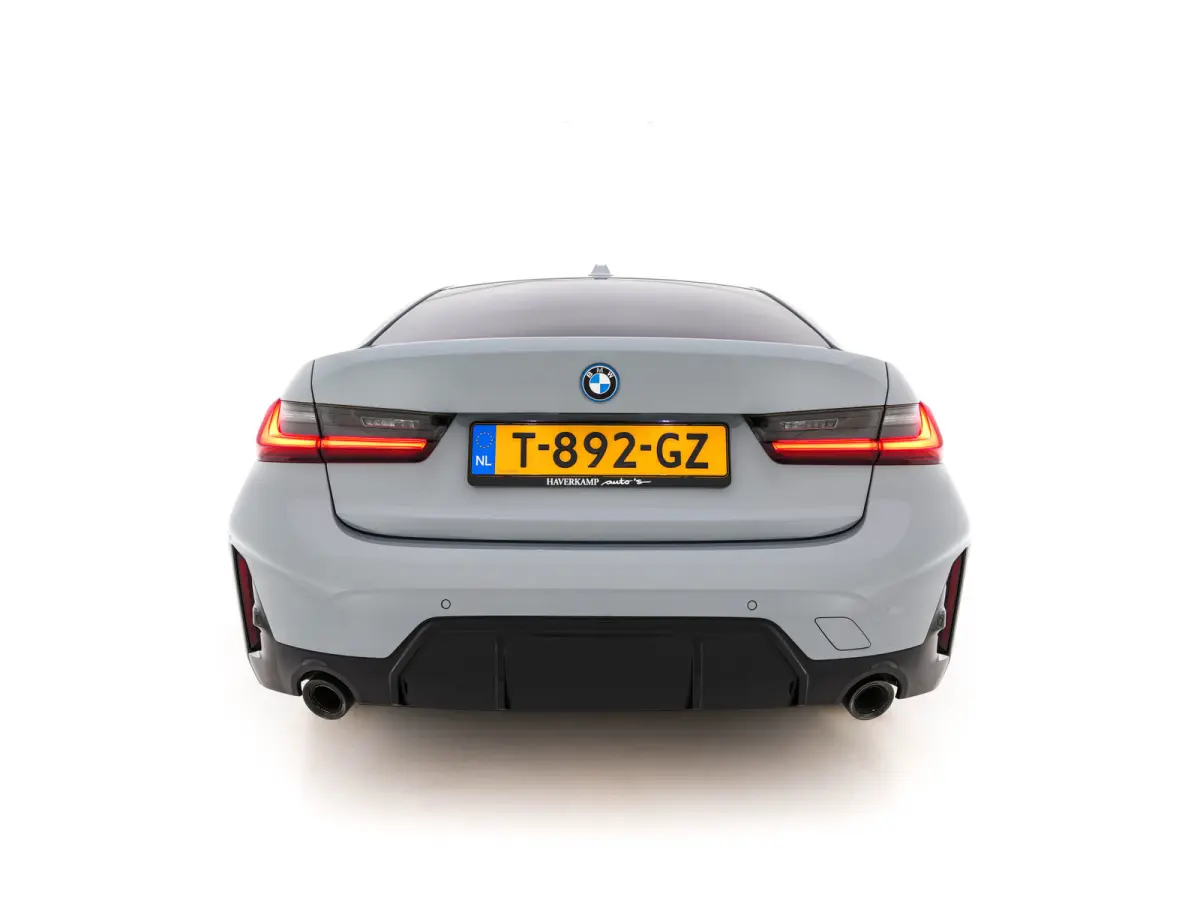 320e M-Sportpack (Plug-in) (INCL.BTW) *LEATHER-MICROFIBRE | FULL-LED | SPORTSEATS | WIDESCREEN-DIGI-COCKPIT | AMBIENT-LIGHT | DAB+ | PRIVACY-GLASS | NAVI-FULLMAP | ECC | PDC | 18''ALU*