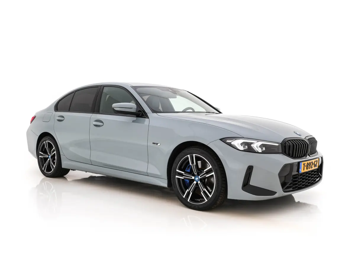 320e M-Sportpack (Plug-in) (INCL.BTW) *LEATHER-MICROFIBRE | FULL-LED | SPORTSEATS | WIDESCREEN-DIGI-COCKPIT | AMBIENT-LIGHT | DAB+ | PRIVACY-GLASS | NAVI-FULLMAP | ECC | PDC | 18''ALU*