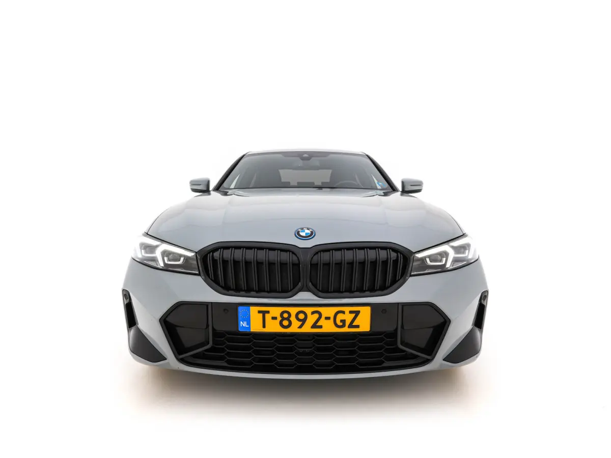 320e M-Sportpack (Plug-in) (INCL.BTW) *LEATHER-MICROFIBRE | FULL-LED | SPORTSEATS | WIDESCREEN-DIGI-COCKPIT | AMBIENT-LIGHT | DAB+ | PRIVACY-GLASS | NAVI-FULLMAP | ECC | PDC | 18''ALU*