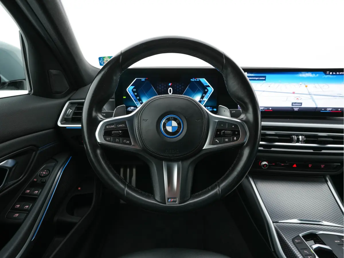320e M-Sportpack (Plug-in) (INCL.BTW) *LEATHER-MICROFIBRE | FULL-LED | SPORTSEATS | WIDESCREEN-DIGI-COCKPIT | AMBIENT-LIGHT | DAB+ | PRIVACY-GLASS | NAVI-FULLMAP | ECC | PDC | 18''ALU*