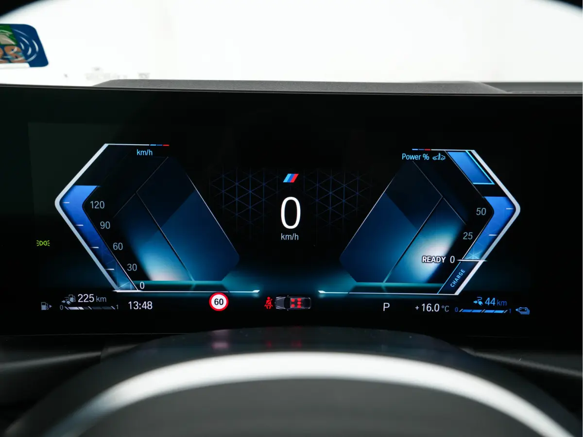 320e M-Sportpack (Plug-in) (INCL.BTW) *LEATHER-MICROFIBRE | FULL-LED | SPORTSEATS | WIDESCREEN-DIGI-COCKPIT | AMBIENT-LIGHT | DAB+ | PRIVACY-GLASS | NAVI-FULLMAP | ECC | PDC | 18''ALU*