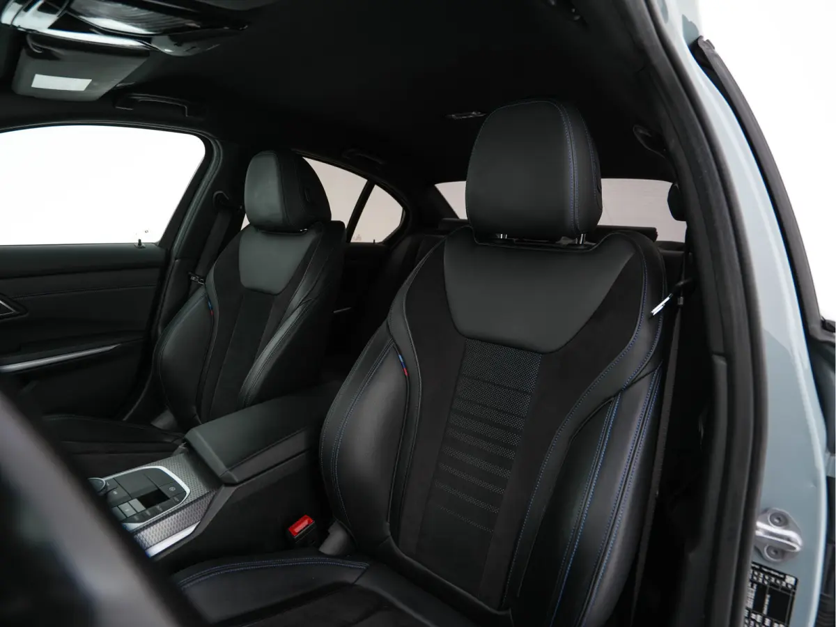 320e M-Sportpack (Plug-in) (INCL.BTW) *LEATHER-MICROFIBRE | FULL-LED | SPORTSEATS | WIDESCREEN-DIGI-COCKPIT | AMBIENT-LIGHT | DAB+ | PRIVACY-GLASS | NAVI-FULLMAP | ECC | PDC | 18''ALU*