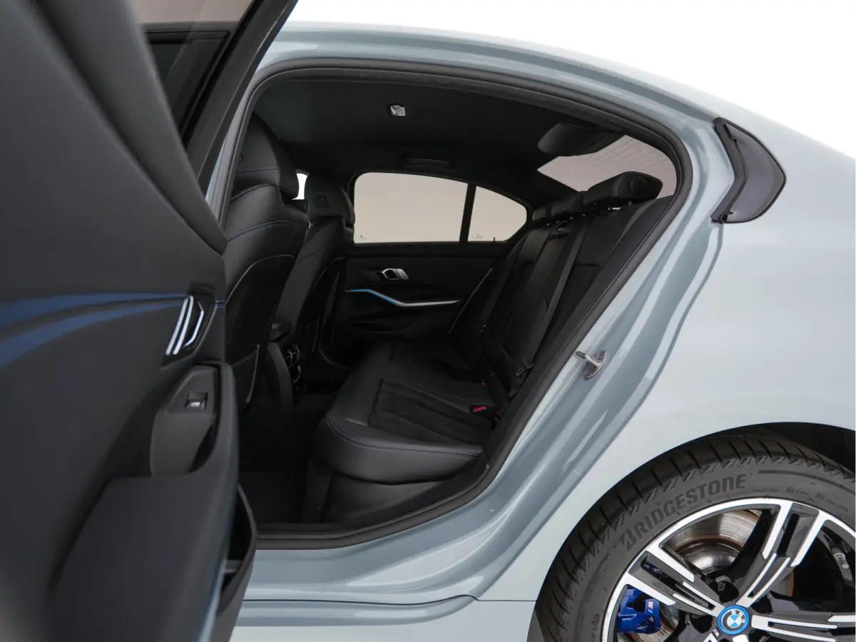 320e M-Sportpack (Plug-in) (INCL.BTW) *LEATHER-MICROFIBRE | FULL-LED | SPORTSEATS | WIDESCREEN-DIGI-COCKPIT | AMBIENT-LIGHT | DAB+ | PRIVACY-GLASS | NAVI-FULLMAP | ECC | PDC | 18''ALU*