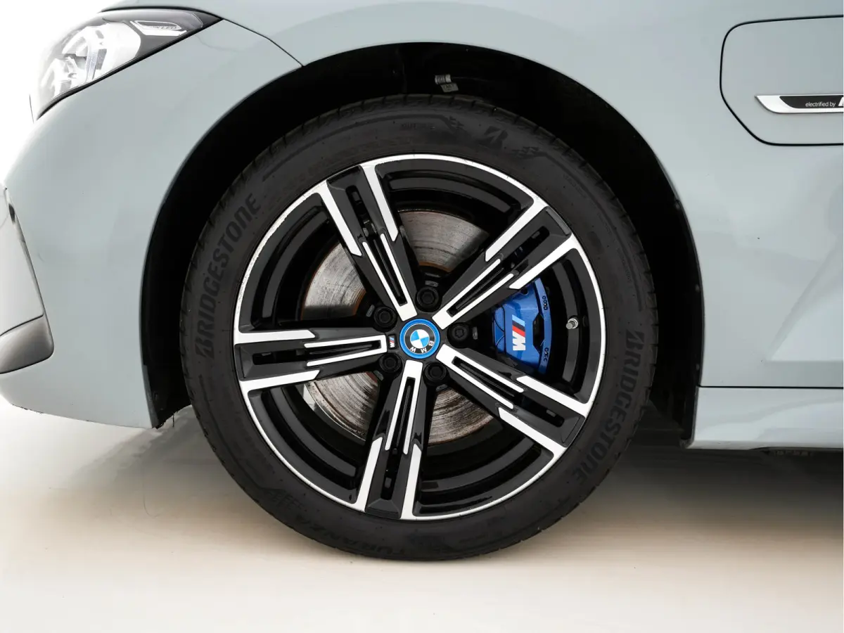320e M-Sportpack (Plug-in) (INCL.BTW) *LEATHER-MICROFIBRE | FULL-LED | SPORTSEATS | WIDESCREEN-DIGI-COCKPIT | AMBIENT-LIGHT | DAB+ | PRIVACY-GLASS | NAVI-FULLMAP | ECC | PDC | 18''ALU*