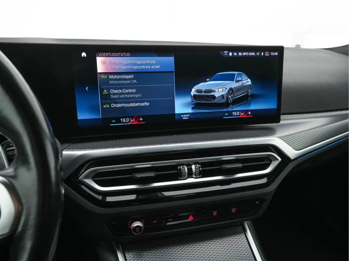 320e M-Sportpack (Plug-in) (INCL.BTW) *LEATHER-MICROFIBRE | FULL-LED | SPORTSEATS | WIDESCREEN-DIGI-COCKPIT | AMBIENT-LIGHT | DAB+ | PRIVACY-GLASS | NAVI-FULLMAP | ECC | PDC | 18''ALU*