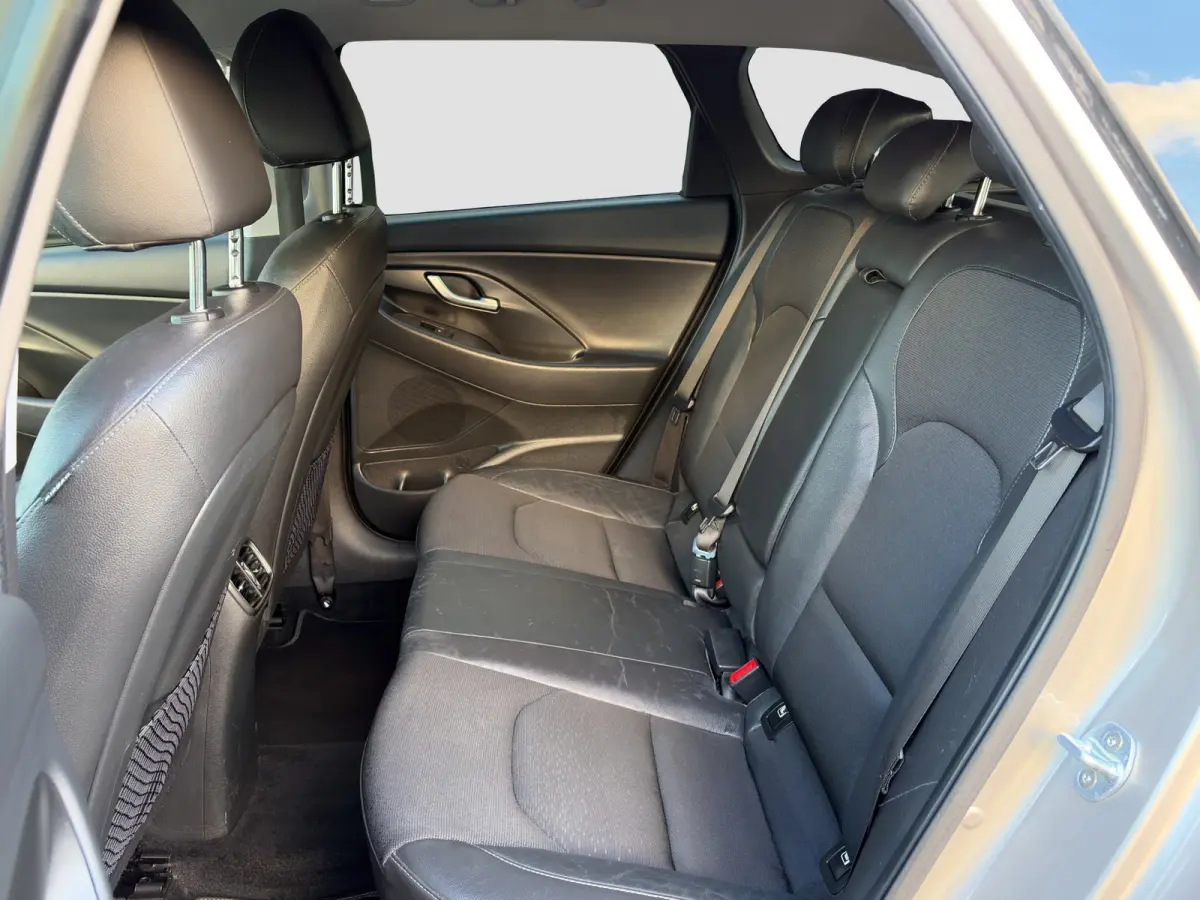 1.4 T-GDI 140pk Premium | Camera | Trekhaak | Climate controle | Carplay | Cruise controle | Half leder | Navigatie | Parkeersensoren