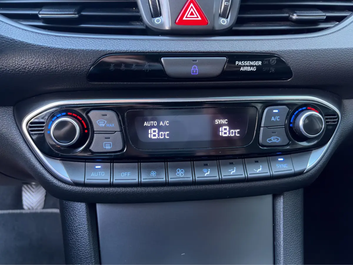 1.4 T-GDI 140pk Premium | Camera | Trekhaak | Climate controle | Carplay | Cruise controle | Half leder | Navigatie | Parkeersensoren