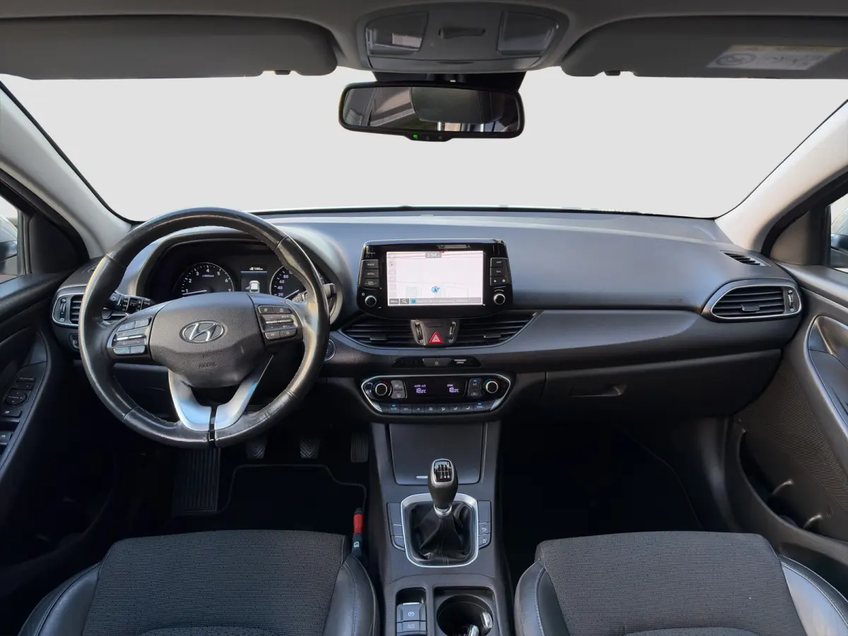 1.4 T-GDI 140pk Premium | Camera | Trekhaak | Climate controle | Carplay | Cruise controle | Half leder | Navigatie | Parkeersensoren