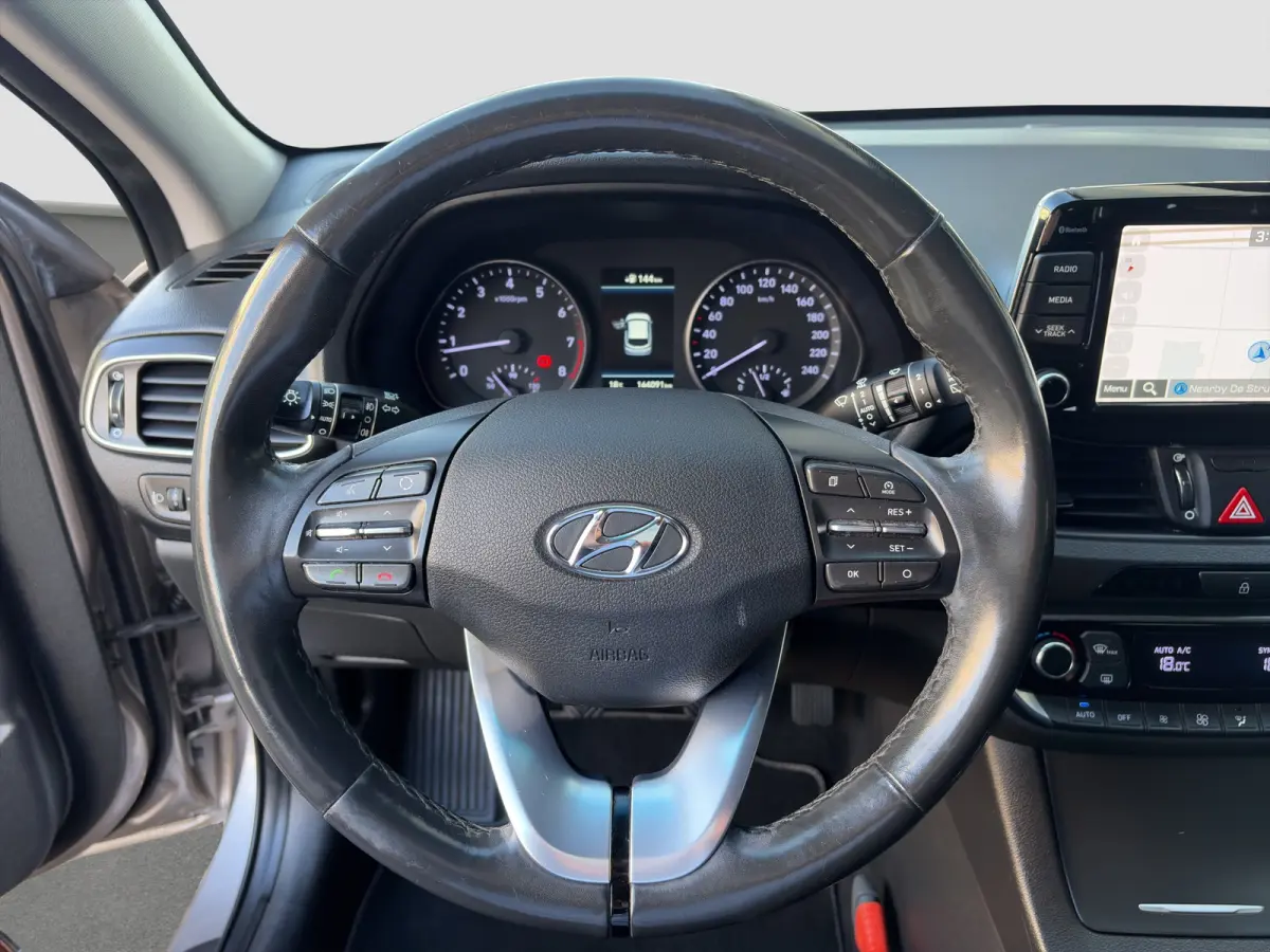 1.4 T-GDI 140pk Premium | Camera | Trekhaak | Climate controle | Carplay | Cruise controle | Half leder | Navigatie | Parkeersensoren