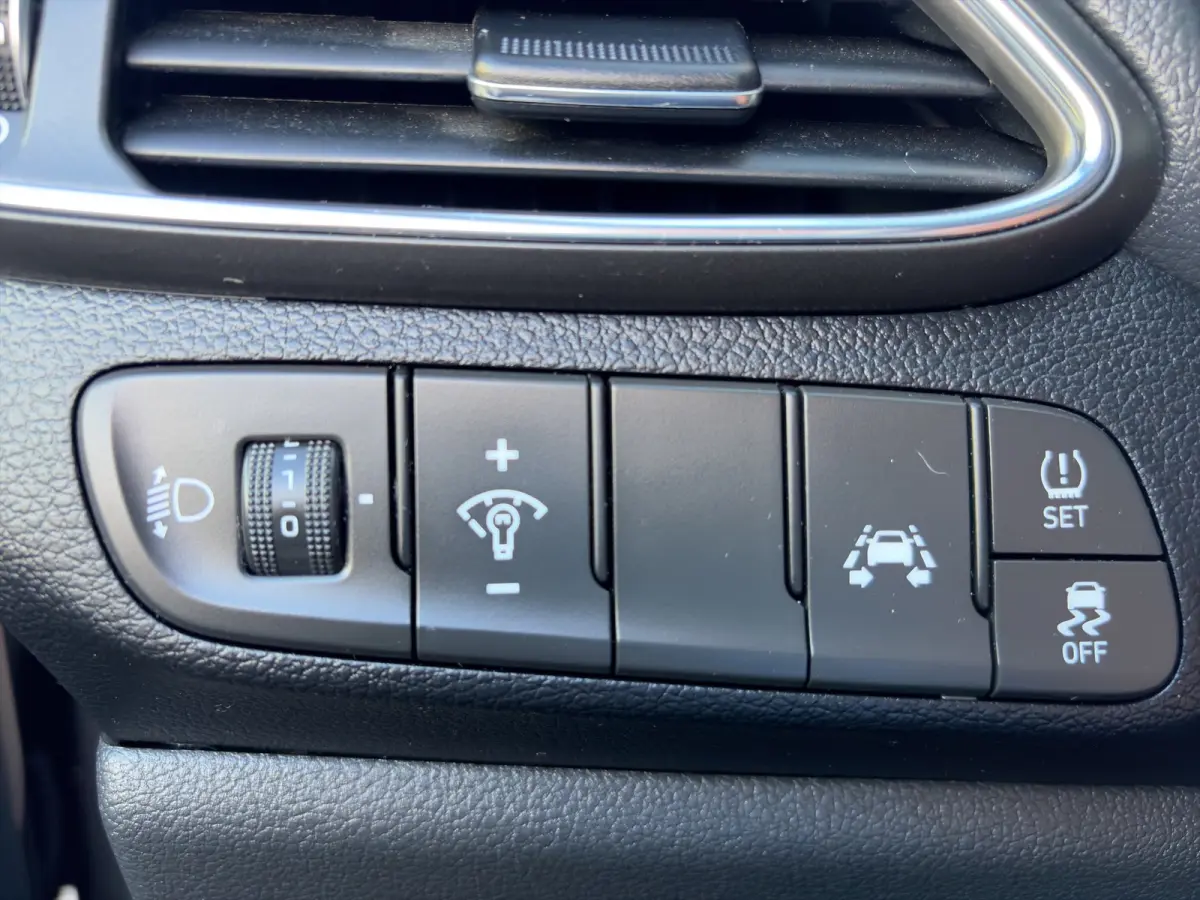 1.4 T-GDI 140pk Premium | Camera | Trekhaak | Climate controle | Carplay | Cruise controle | Half leder | Navigatie | Parkeersensoren