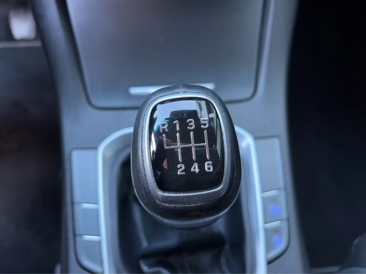 1.4 T-GDI 140pk Premium | Camera | Trekhaak | Climate controle | Carplay | Cruise controle | Half leder | Navigatie | Parkeersensoren