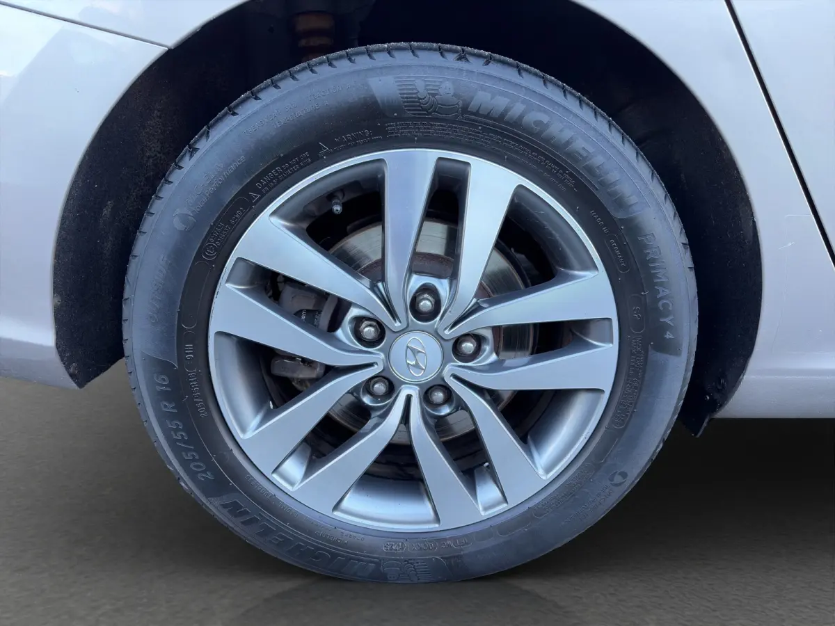 1.4 T-GDI 140pk Premium | Camera | Trekhaak | Climate controle | Carplay | Cruise controle | Half leder | Navigatie | Parkeersensoren