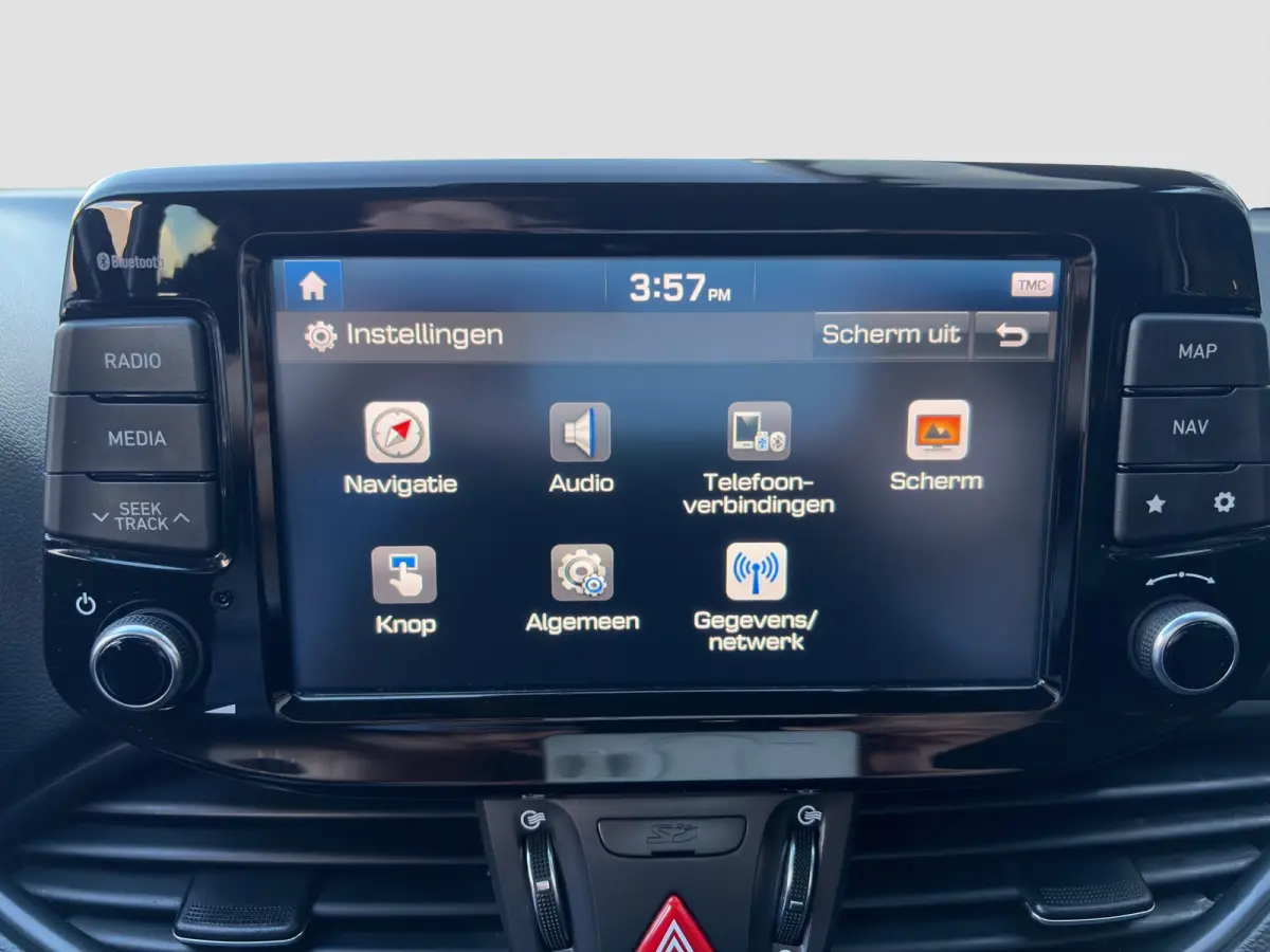 1.4 T-GDI 140pk Premium | Camera | Trekhaak | Climate controle | Carplay | Cruise controle | Half leder | Navigatie | Parkeersensoren