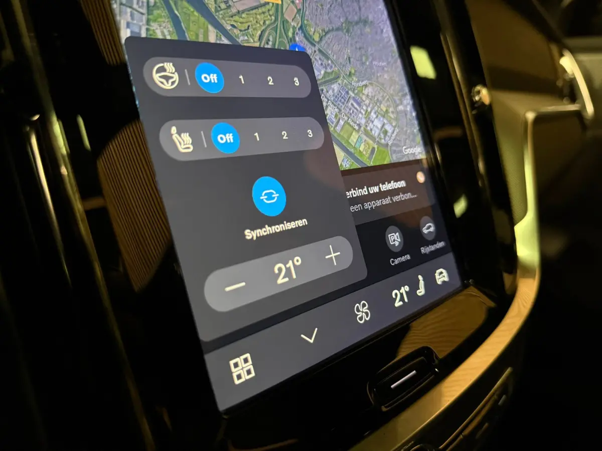 T8 AWD Recharge Plus Dark | Vol! | Schuifdak | Trekhaak | 360 Camera | Head-Up Display | 455pk | All Season banden | Harman Kardon | Adaptieve Cruise Control | Stoelverwarming voor+achter | 