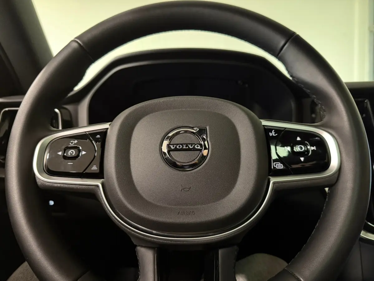 T8 AWD Recharge Plus Dark | Vol! | Schuifdak | Trekhaak | 360 Camera | Head-Up Display | 455pk | All Season banden | Harman Kardon | Adaptieve Cruise Control | Stoelverwarming voor+achter | 