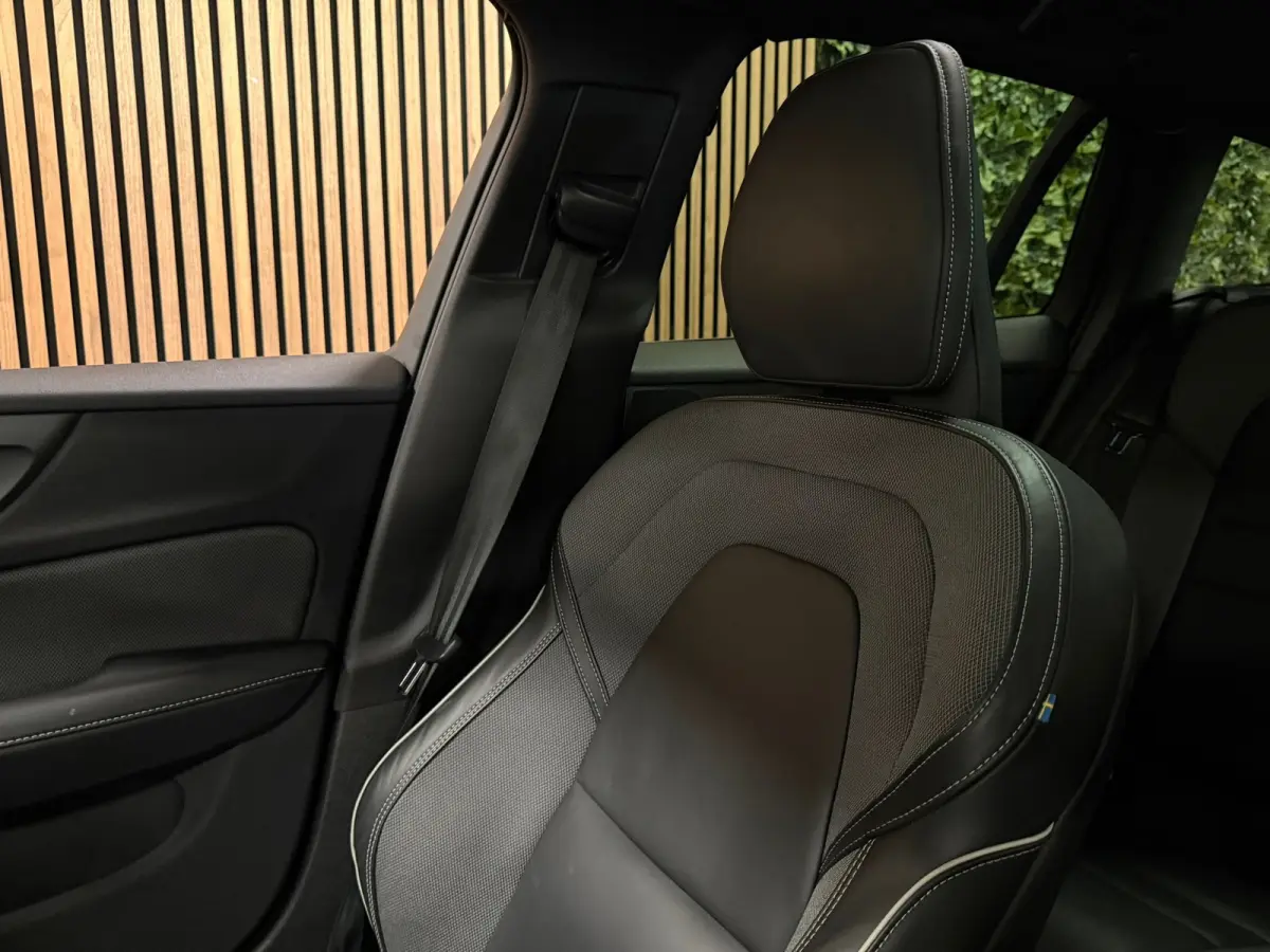 T8 AWD Recharge Plus Dark | Vol! | Schuifdak | Trekhaak | 360 Camera | Head-Up Display | 455pk | All Season banden | Harman Kardon | Adaptieve Cruise Control | Stoelverwarming voor+achter | 