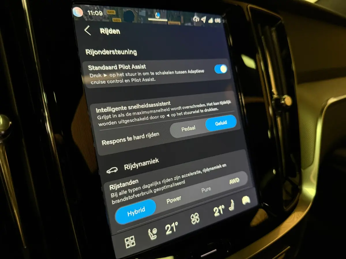 T8 AWD Recharge Plus Dark | Vol! | Schuifdak | Trekhaak | 360 Camera | Head-Up Display | 455pk | All Season banden | Harman Kardon | Adaptieve Cruise Control | Stoelverwarming voor+achter | 