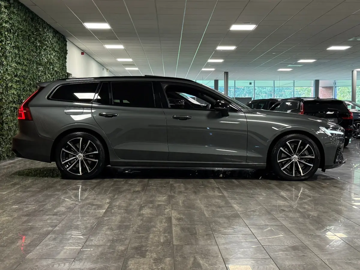 T8 AWD Recharge Plus Dark | Vol! | Schuifdak | Trekhaak | 360 Camera | Head-Up Display | 455pk | All Season banden | Harman Kardon | Adaptieve Cruise Control | Stoelverwarming voor+achter | 
