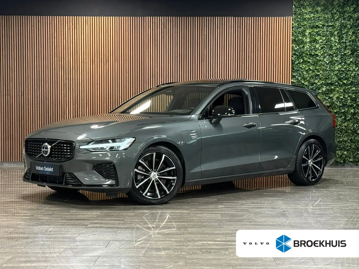 T8 AWD Recharge Plus Dark | Vol! | Schuifdak | Trekhaak | 360 Camera | Head-Up Display | 455pk | All Season banden | Harman Kardon | Adaptieve Cruise Control | Stoelverwarming voor+achter | 