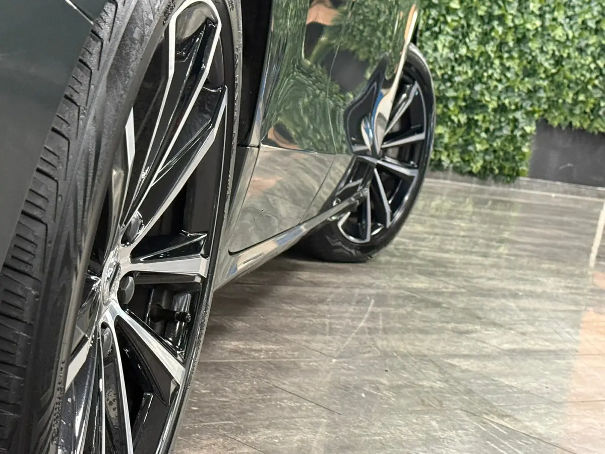 T8 AWD Recharge Plus Dark | Vol! | Schuifdak | Trekhaak | 360 Camera | Head-Up Display | 455pk | All Season banden | Harman Kardon | Adaptieve Cruise Control | Stoelverwarming voor+achter | 