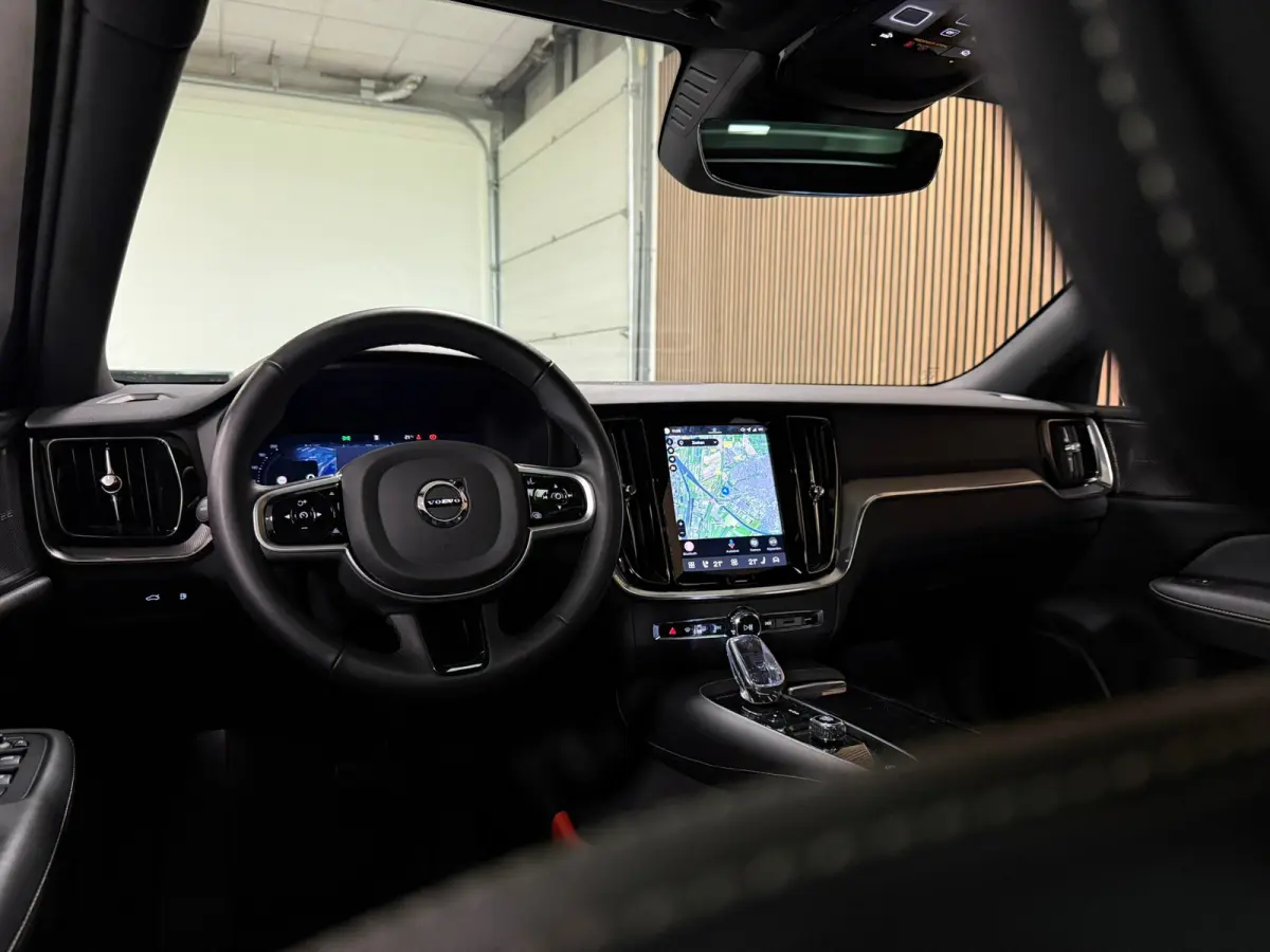 T8 AWD Recharge Plus Dark | Vol! | Schuifdak | Trekhaak | 360 Camera | Head-Up Display | 455pk | All Season banden | Harman Kardon | Adaptieve Cruise Control | Stoelverwarming voor+achter | 