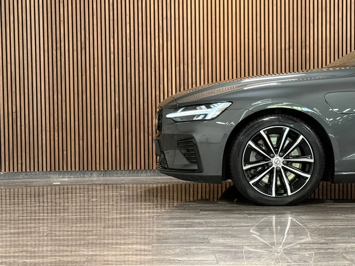 T8 AWD Recharge Plus Dark | Vol! | Schuifdak | Trekhaak | 360 Camera | Head-Up Display | 455pk | All Season banden | Harman Kardon | Adaptieve Cruise Control | Stoelverwarming voor+achter | 