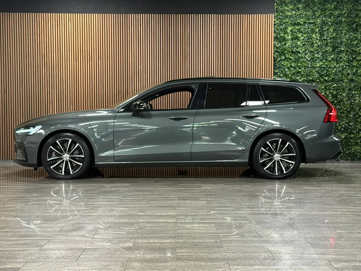 T8 AWD Recharge Plus Dark | Vol! | Schuifdak | Trekhaak | 360 Camera | Head-Up Display | 455pk | All Season banden | Harman Kardon | Adaptieve Cruise Control | Stoelverwarming voor+achter | 