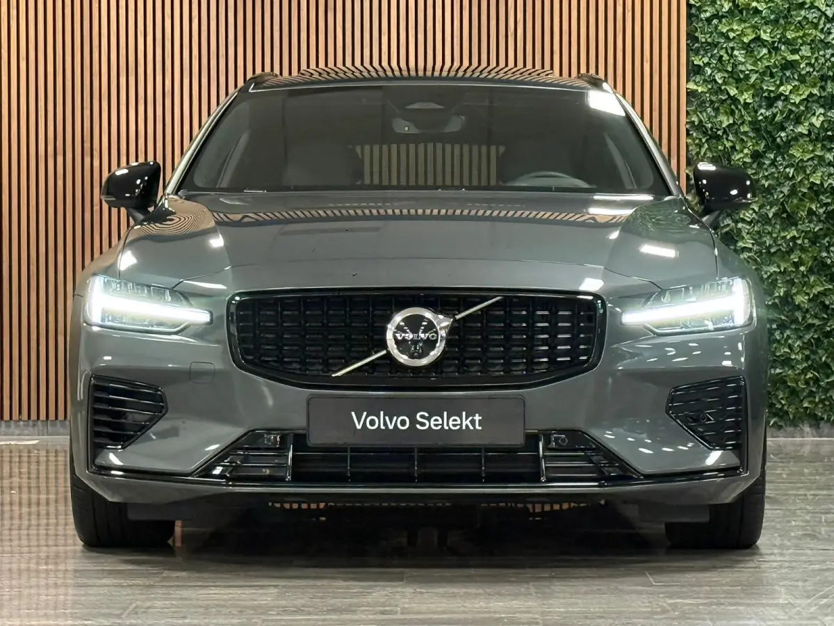 T8 AWD Recharge Plus Dark | Vol! | Schuifdak | Trekhaak | 360 Camera | Head-Up Display | 455pk | All Season banden | Harman Kardon | Adaptieve Cruise Control | Stoelverwarming voor+achter | 