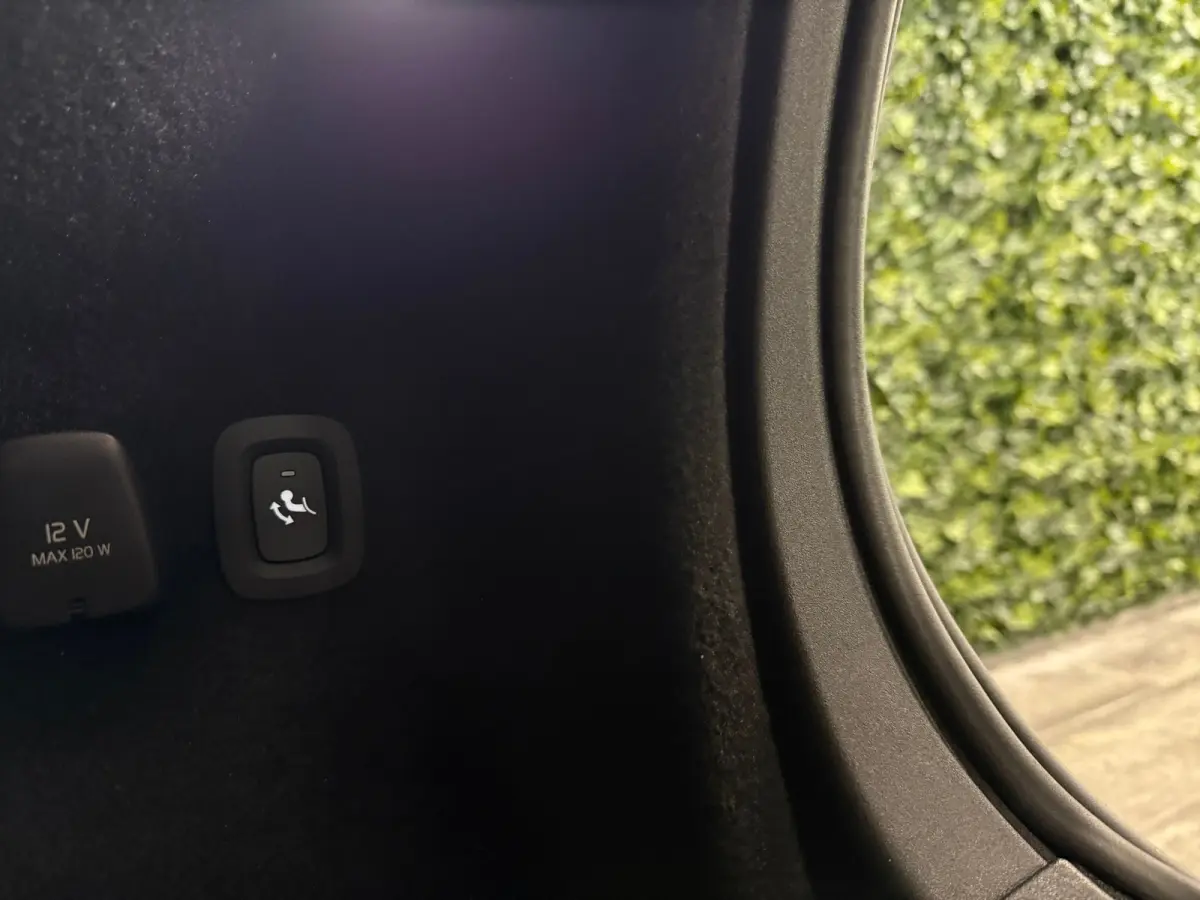 T8 AWD Recharge Plus Dark | Vol! | Schuifdak | Trekhaak | 360 Camera | Head-Up Display | 455pk | All Season banden | Harman Kardon | Adaptieve Cruise Control | Stoelverwarming voor+achter | 