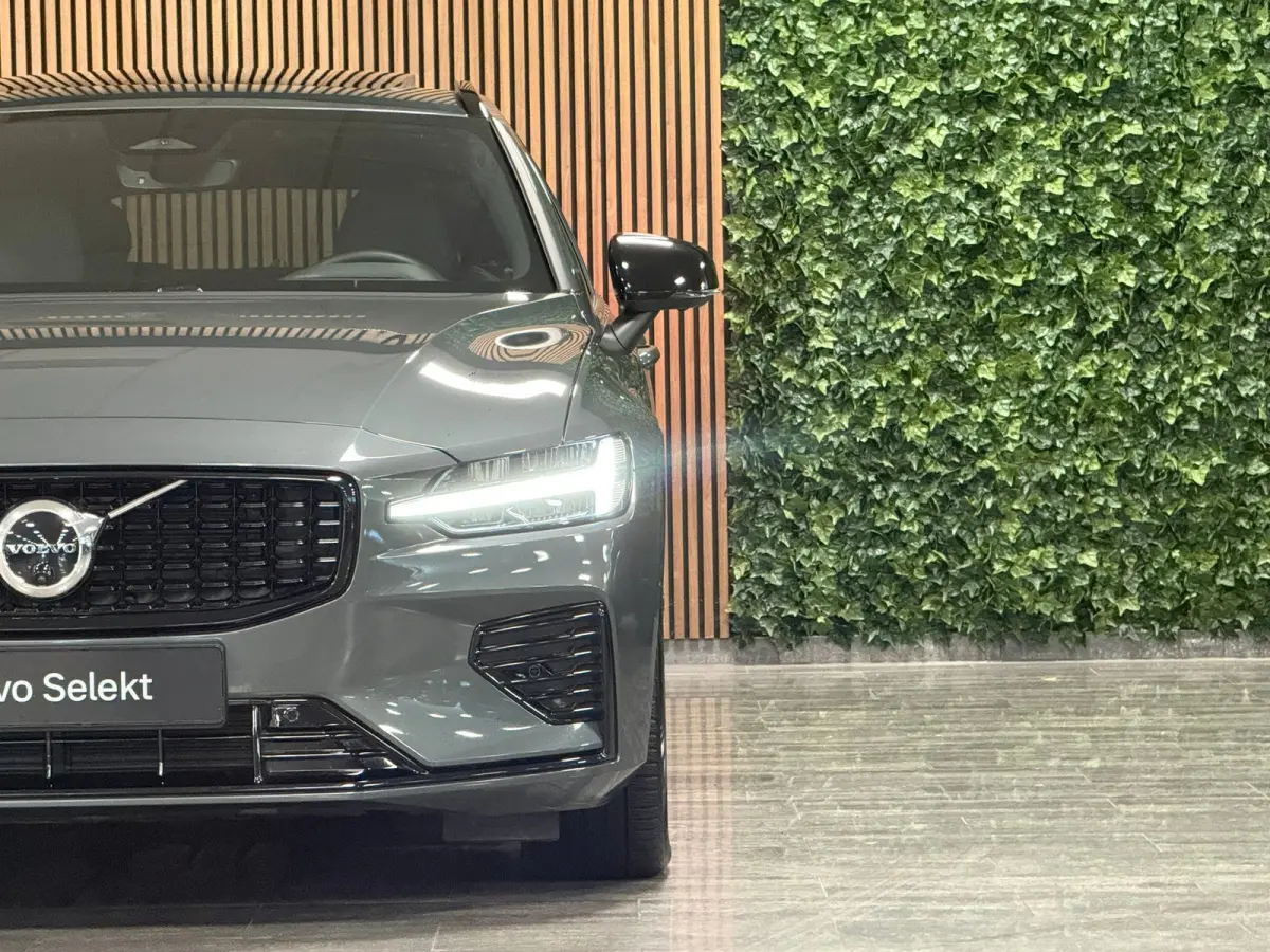 T8 AWD Recharge Plus Dark | Vol! | Schuifdak | Trekhaak | 360 Camera | Head-Up Display | 455pk | All Season banden | Harman Kardon | Adaptieve Cruise Control | Stoelverwarming voor+achter | 