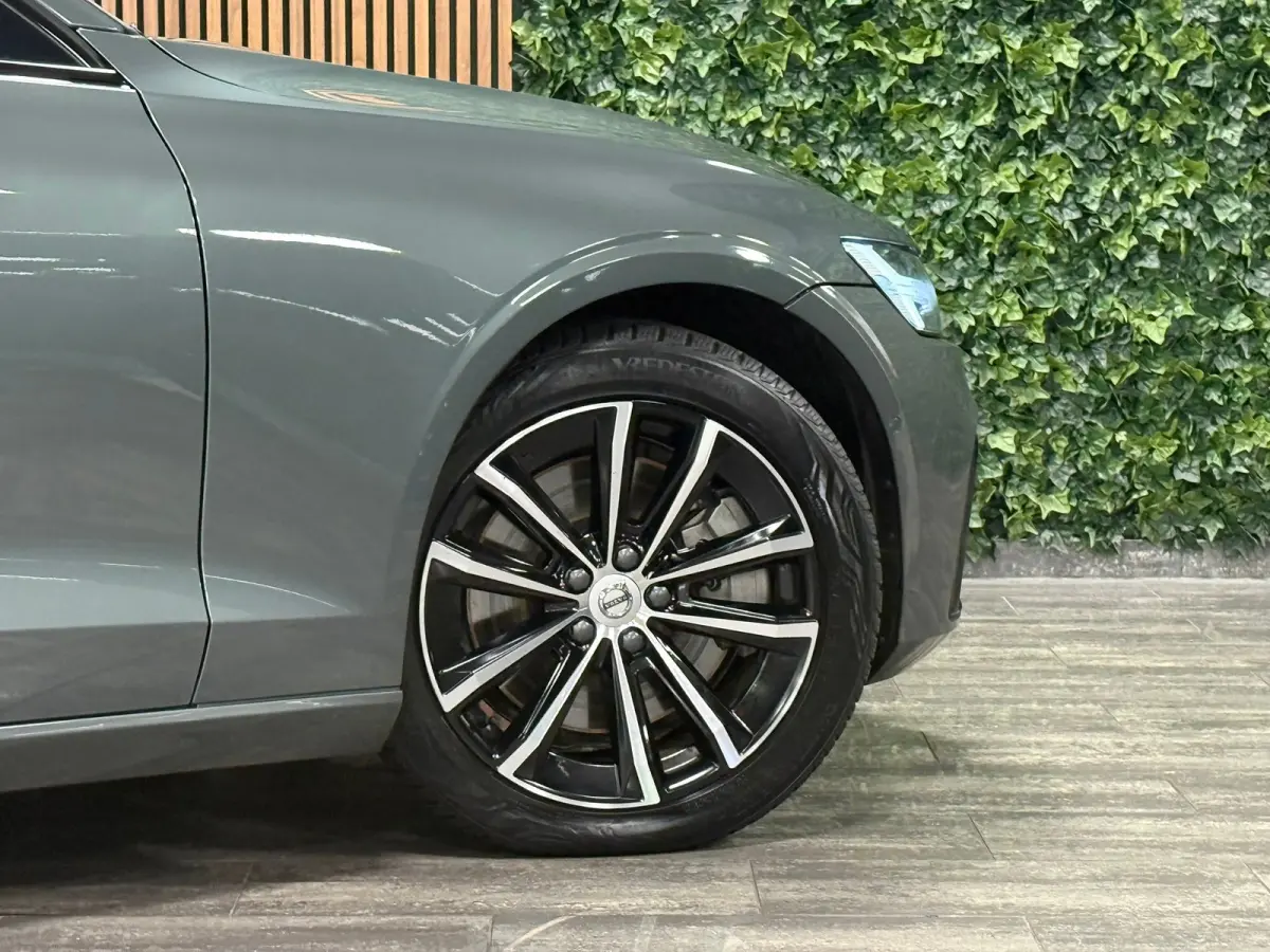 T8 AWD Recharge Plus Dark | Vol! | Schuifdak | Trekhaak | 360 Camera | Head-Up Display | 455pk | All Season banden | Harman Kardon | Adaptieve Cruise Control | Stoelverwarming voor+achter | 