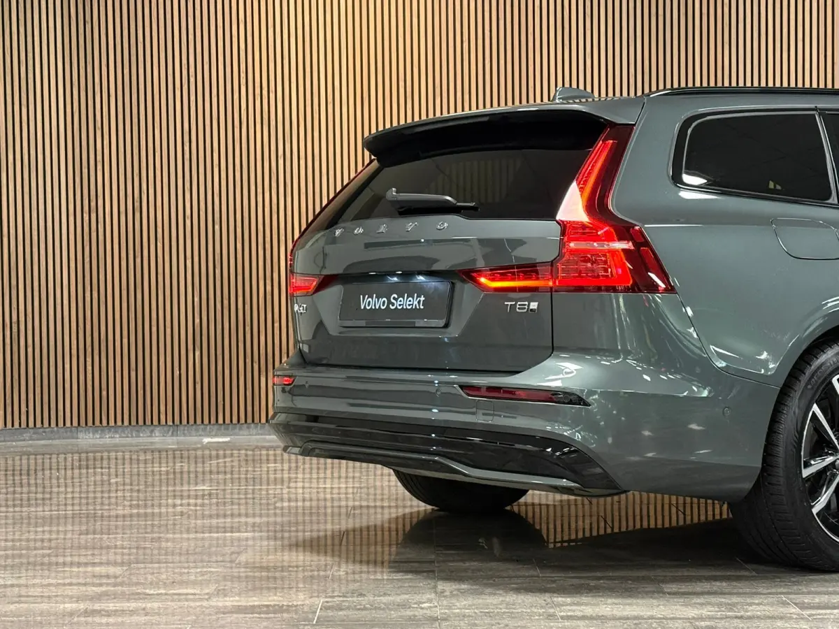 T8 AWD Recharge Plus Dark | Vol! | Schuifdak | Trekhaak | 360 Camera | Head-Up Display | 455pk | All Season banden | Harman Kardon | Adaptieve Cruise Control | Stoelverwarming voor+achter | 