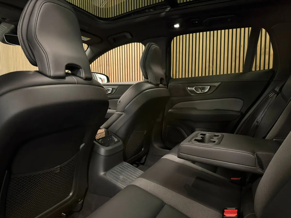 T8 AWD Recharge Plus Dark | Vol! | Schuifdak | Trekhaak | 360 Camera | Head-Up Display | 455pk | All Season banden | Harman Kardon | Adaptieve Cruise Control | Stoelverwarming voor+achter | 