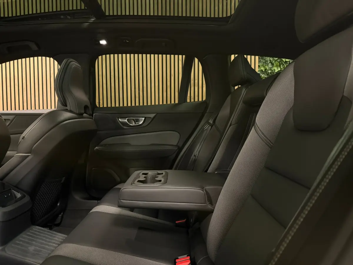 T8 AWD Recharge Plus Dark | Vol! | Schuifdak | Trekhaak | 360 Camera | Head-Up Display | 455pk | All Season banden | Harman Kardon | Adaptieve Cruise Control | Stoelverwarming voor+achter | 