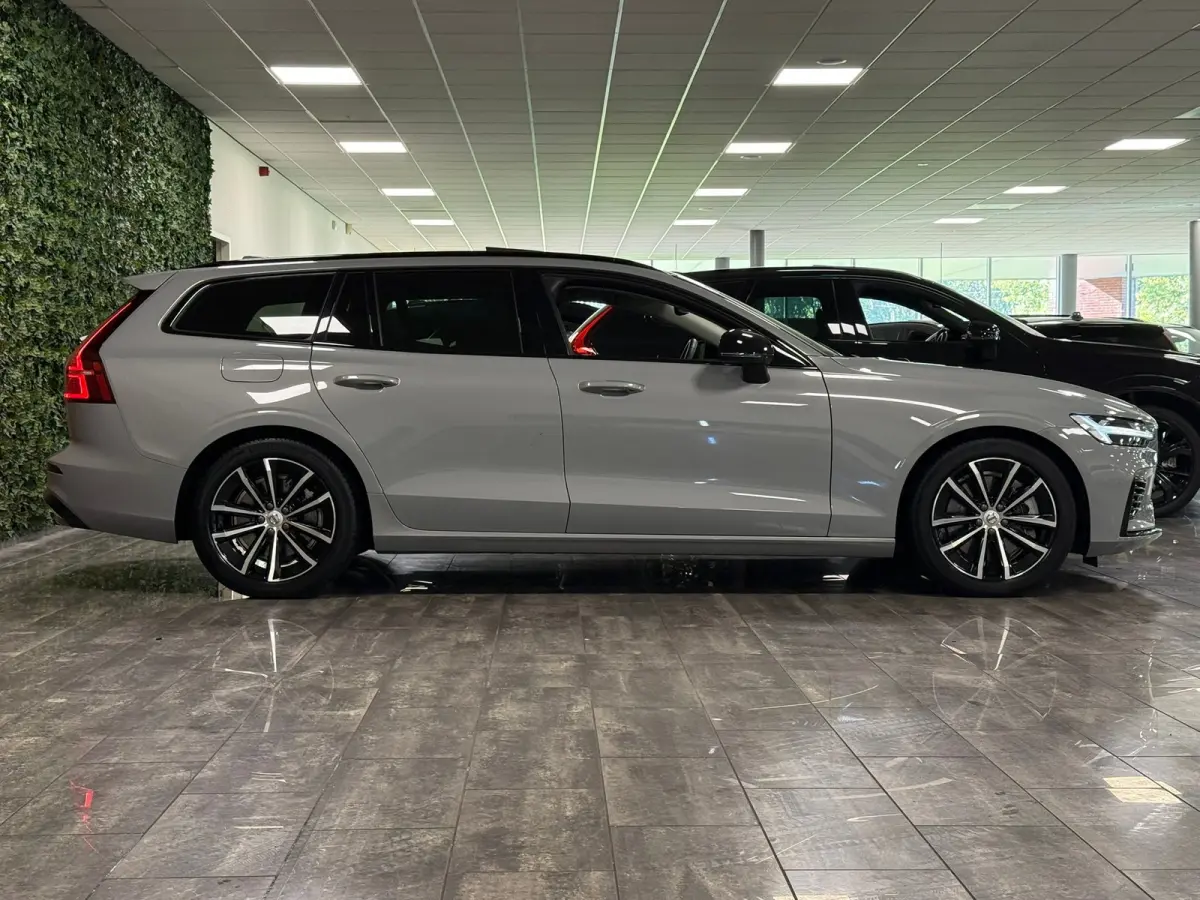 T6 AWD Recharge Ultra Dark | Trekhaak | Schuifdak | Head-Up Display | Harman Kardon | Adaptieve Cruise Control | Stoelverwarming voor+achter | Stuurwielverwarming | 18 Inch | Full LED Meestu