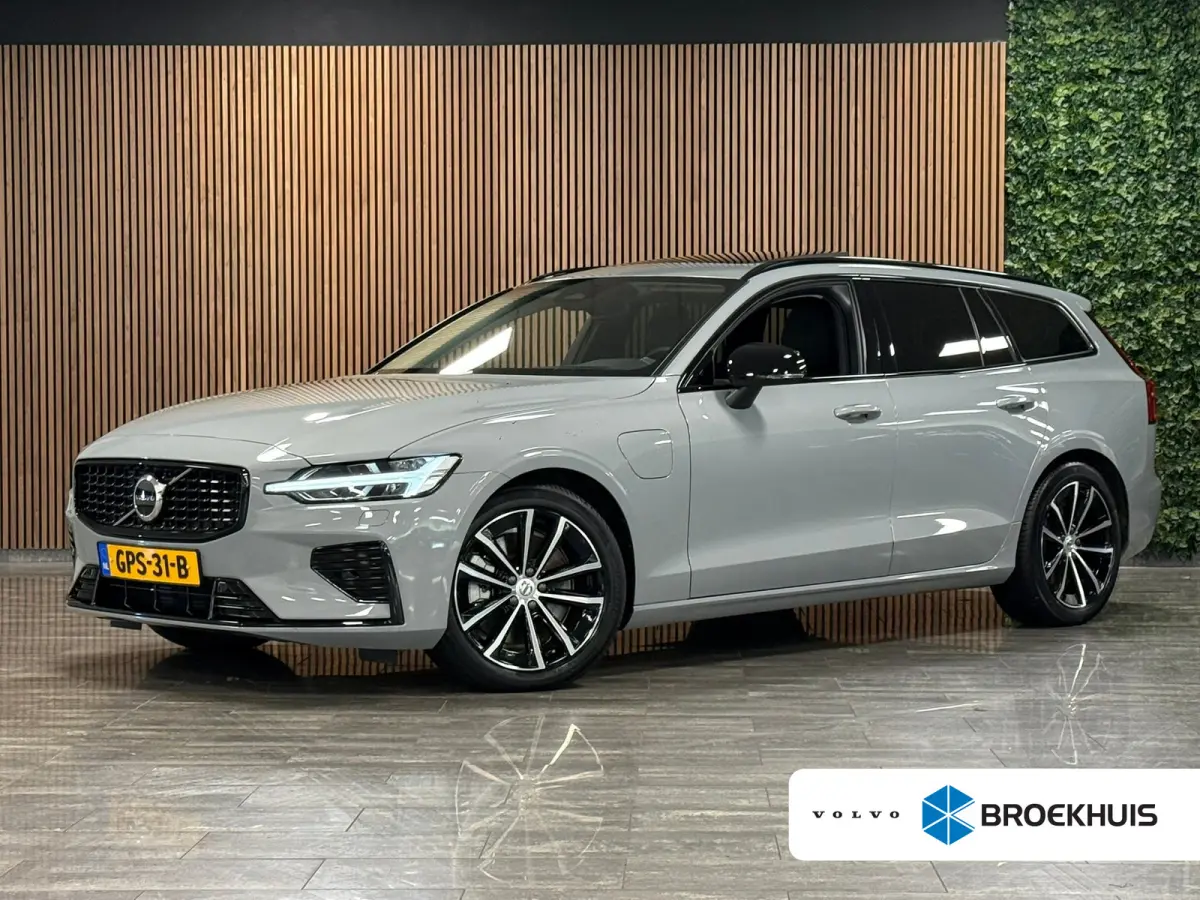 T6 AWD Recharge Ultra Dark | Trekhaak | Schuifdak | Head-Up Display | Harman Kardon | Adaptieve Cruise Control | Stoelverwarming voor+achter | Stuurwielverwarming | 18 Inch | Full LED Meestu