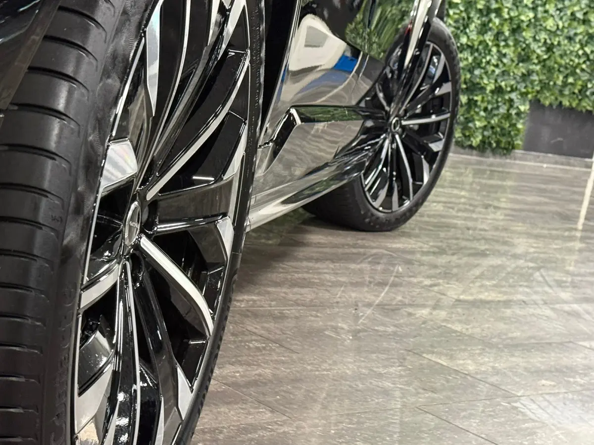 T8 AWD Recharge Ultra Dark | Facelift | Luchtvering | Trekhaak | 360 Camera | Head-Up Display | Harman Kardon | 455pk | Adaptieve Cruise Control | Stoelverwarming voor+achter | Stuurwielverw