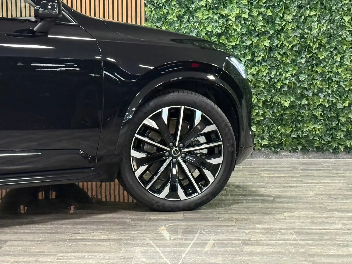 T8 AWD Recharge Ultra Dark | Facelift | Luchtvering | Trekhaak | 360 Camera | Head-Up Display | Harman Kardon | 455pk | Adaptieve Cruise Control | Stoelverwarming voor+achter | Stuurwielverw