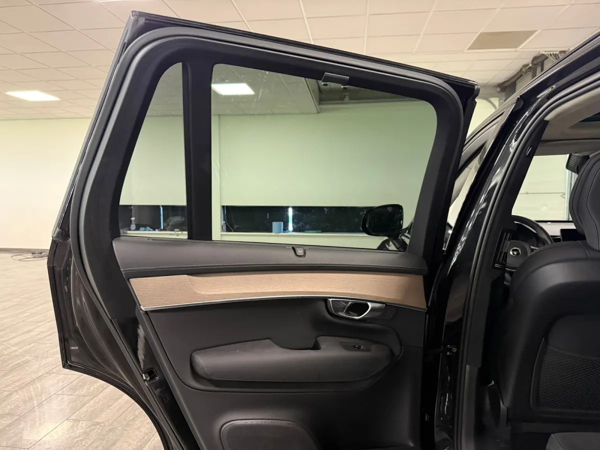T8 AWD Recharge Ultra Dark | Facelift | Luchtvering | Trekhaak | 360 Camera | Head-Up Display | Harman Kardon | 455pk | Adaptieve Cruise Control | Stoelverwarming voor+achter | Stuurwielverw