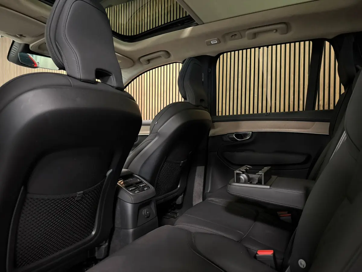T8 AWD Recharge Ultra Dark | Facelift | Luchtvering | Trekhaak | 360 Camera | Head-Up Display | Harman Kardon | 455pk | Adaptieve Cruise Control | Stoelverwarming voor+achter | Stuurwielverw