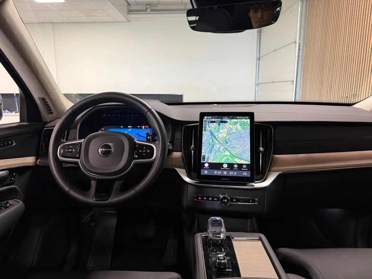 T8 AWD Recharge Ultra Dark | Facelift | Luchtvering | Trekhaak | 360 Camera | Head-Up Display | Harman Kardon | 455pk | Adaptieve Cruise Control | Stoelverwarming voor+achter | Stuurwielverw