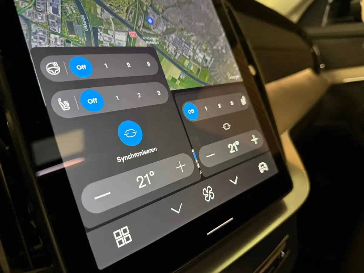 T8 AWD Recharge Ultra Dark | Facelift | Luchtvering | Trekhaak | 360 Camera | Head-Up Display | Harman Kardon | 455pk | Adaptieve Cruise Control | Stoelverwarming voor+achter | Stuurwielverw