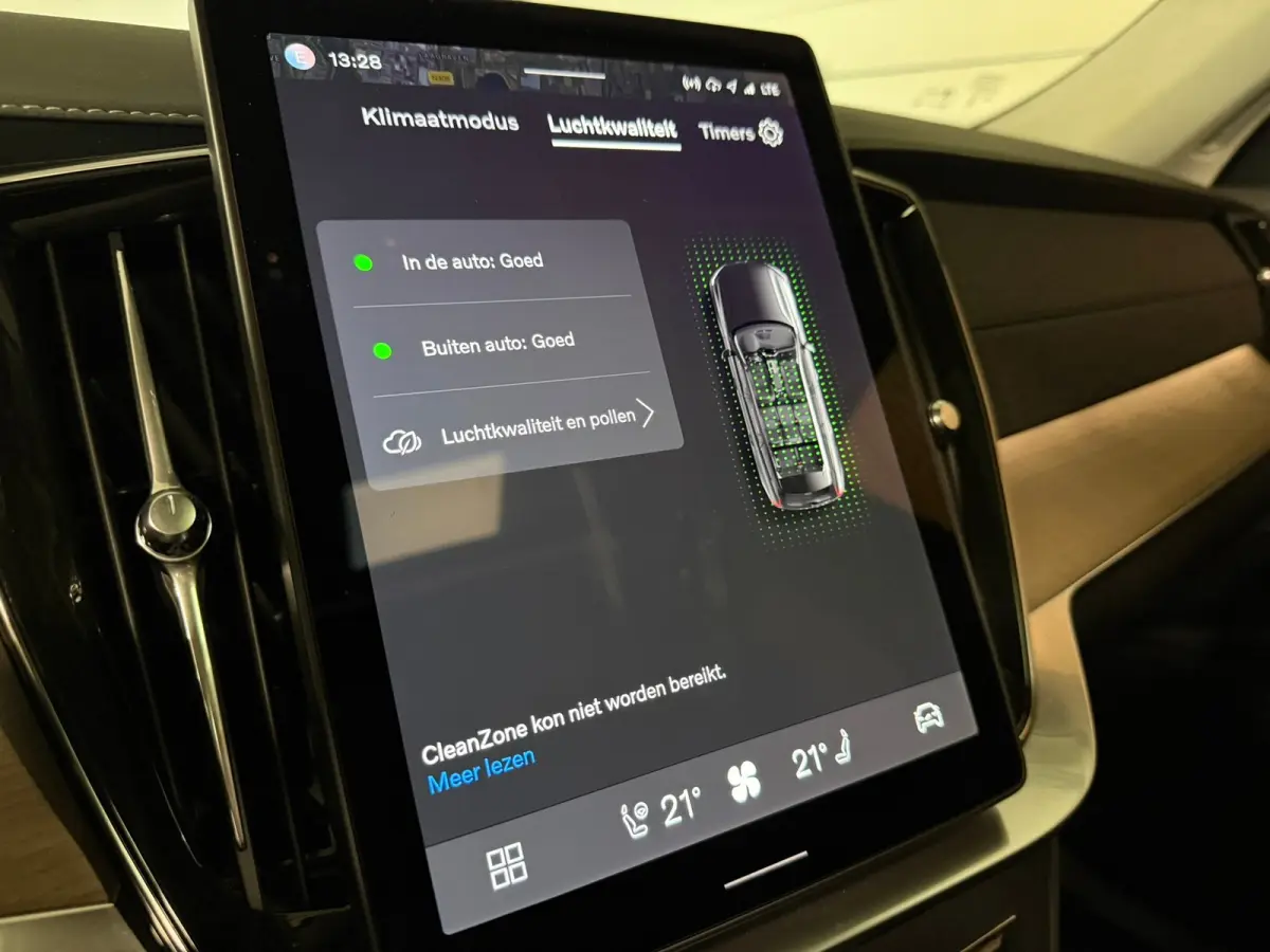 T8 AWD Recharge Ultra Dark | Facelift | Luchtvering | Trekhaak | 360 Camera | Head-Up Display | Harman Kardon | 455pk | Adaptieve Cruise Control | Stoelverwarming voor+achter | Stuurwielverw