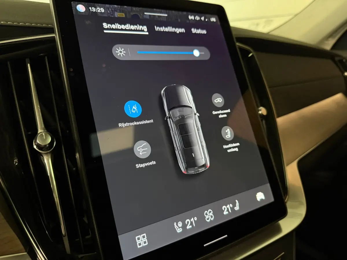 T8 AWD Recharge Ultra Dark | Facelift | Luchtvering | Trekhaak | 360 Camera | Head-Up Display | Harman Kardon | 455pk | Adaptieve Cruise Control | Stoelverwarming voor+achter | Stuurwielverw