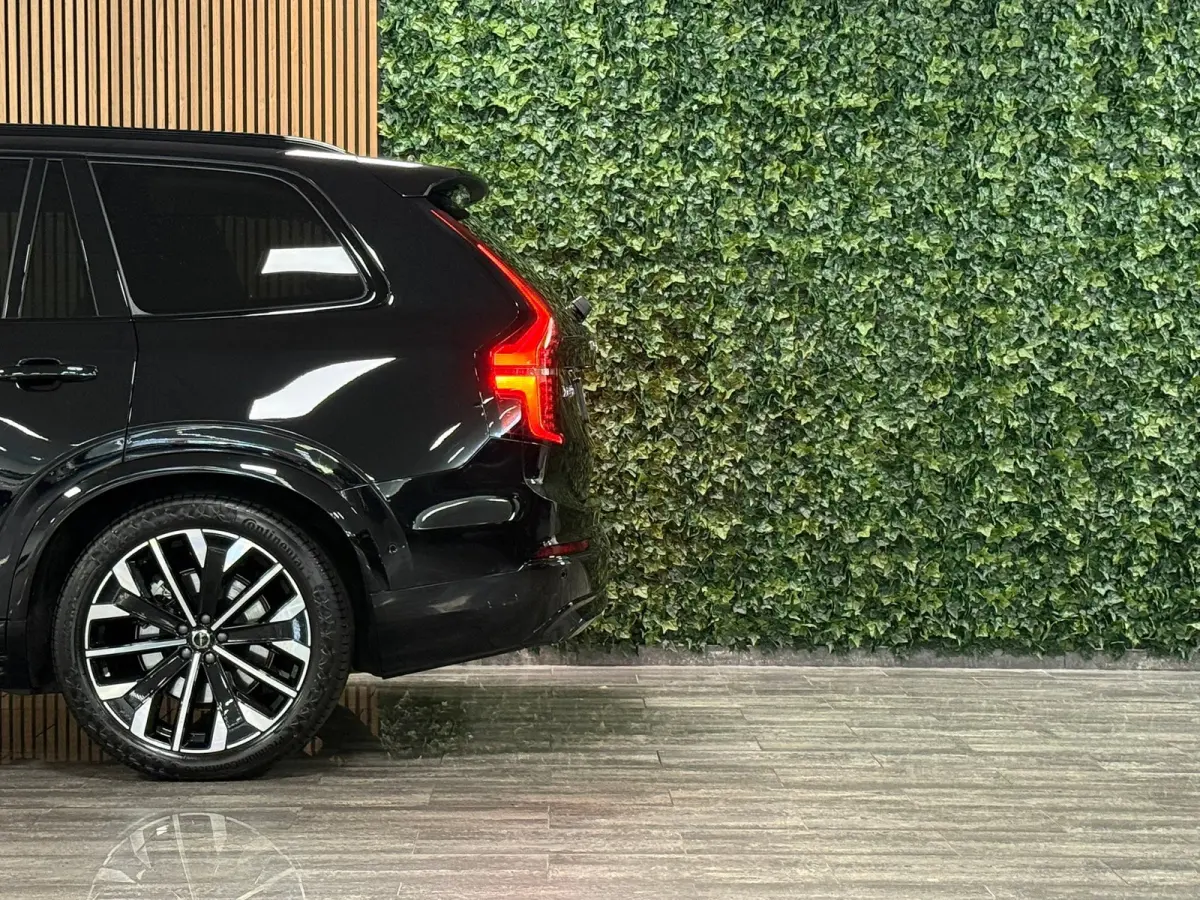 T8 AWD Recharge Ultra Dark | Facelift | Luchtvering | Trekhaak | 360 Camera | Head-Up Display | Harman Kardon | 455pk | Adaptieve Cruise Control | Stoelverwarming voor+achter | Stuurwielverw